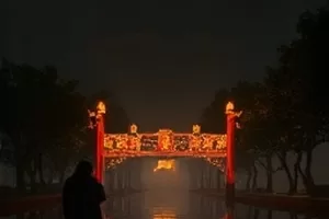 《海雾列车》剧照:清晨薄雾中行驶的海岸线列车